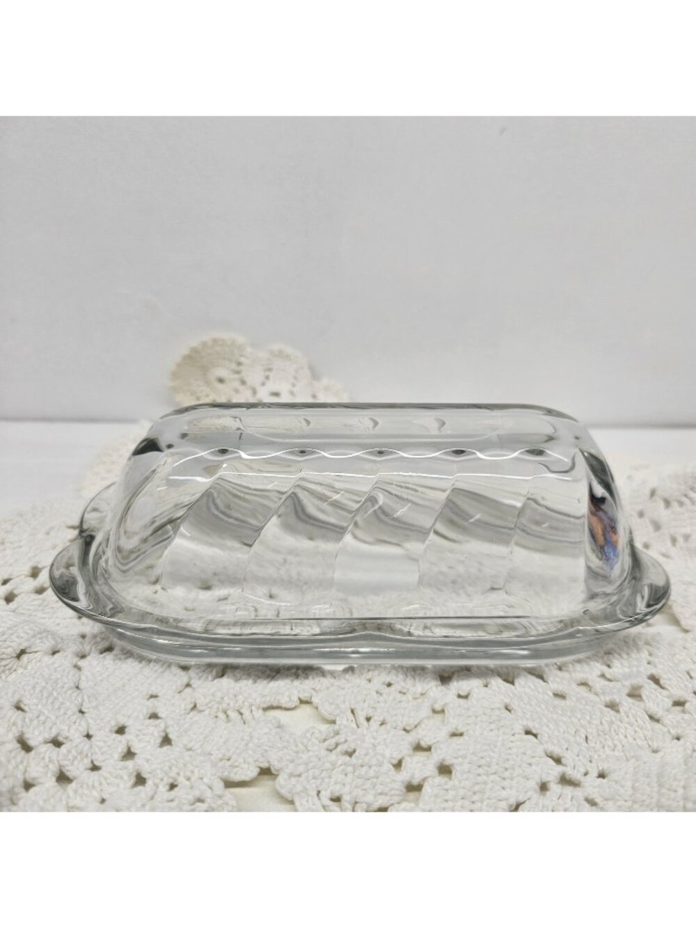 Anchor Hocking Crystal Clear Covered Butter Dish Swirl Pattern Scallop Base